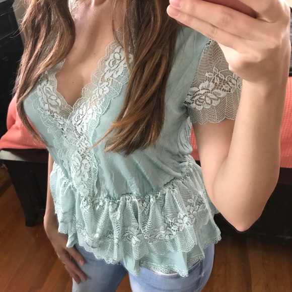 Emerald Peplum short sleeve lace detail top - Picture 6 of 7